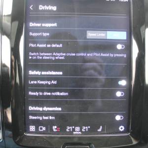 Volvo XC60 2.0D AWD AUTOMATIK *PANORAMA, LED, NAVIGACIJA*