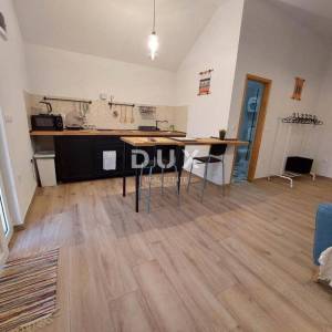 VRSI, ZUKVE - Prilika! Kuća s 4 apartmana 100 metara od mora!