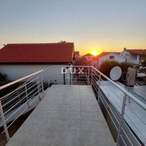 VRSI, ZUKVE - Prilika! Kuća s 4 apartmana 100 metara od mora!