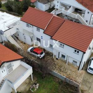 VRSI, ZUKVE - Prilika! Kuća s 4 apartmana 100 metara od mora!