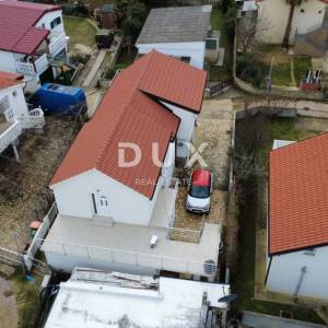 VRSI, ZUKVE - Prilika! Kuća s 4 apartmana 100 metara od mora!