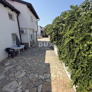 VRSI, ZUKVE - Prilika! Kuća s 4 apartmana 100 metara od mora!