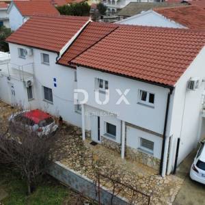 VRSI, ZUKVE - Prilika! Kuća s 4 apartmana 100 metara od mora!