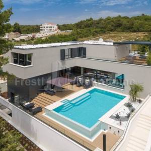 ZADAR - LUKSUZNA VILLA  453 m2 NA PARCELI  1209 m2