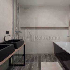 ZADAR - LUKSUZNA VILLA  453 m2 NA PARCELI  1209 m2