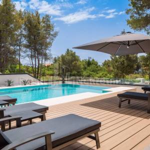 ZADAR - LUKSUZNA VILLA  453 m2 NA PARCELI  1209 m2