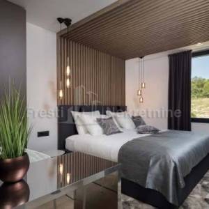 ZADAR - LUKSUZNA VILLA  453 m2 NA PARCELI  1209 m2