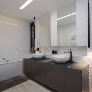 ZADAR - LUKSUZNA VILLA  453 m2 NA PARCELI  1209 m2