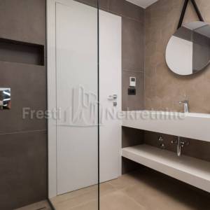 ZADAR - LUKSUZNA VILLA  453 m2 NA PARCELI  1209 m2