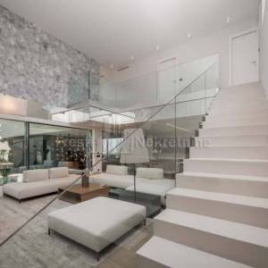 ZADAR - LUKSUZNA VILLA  453 m2 NA PARCELI  1209 m2