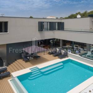 ZADAR - LUKSUZNA VILLA  453 m2 NA PARCELI  1209 m2