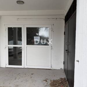 ZADAR, MASLENICA – Poslovni prostor u prizemlju, 140 m², parking, blizina mora