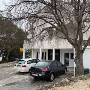 ZADAR, MASLENICA – Poslovni prostor u prizemlju, 140 m², parking, blizina mora