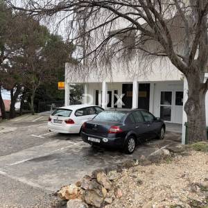 ZADAR, MASLENICA – Poslovni prostor u prizemlju, 140 m², parking, blizina mora
