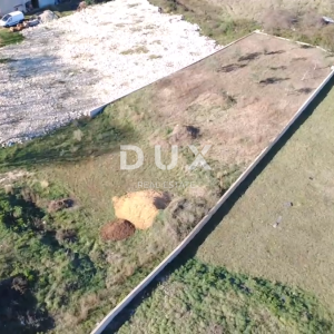 ZADAR, SINJORETOVO - Građevinsko zemljište 704m²!