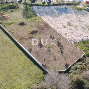 ZADAR, SINJORETOVO - Građevinsko zemljište 704m²!