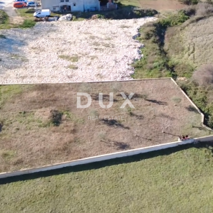 ZADAR, SINJORETOVO - Građevinsko zemljište 1605m² s projektom!!