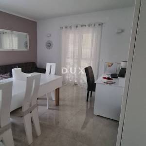 ZADAR, ZEMUNIK - PRILIKA! Renovirana obiteljska kuća