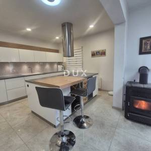 ZADAR, ZEMUNIK - PRILIKA! Renovirana obiteljska kuća