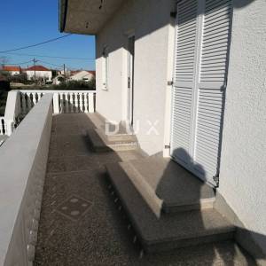 ZADAR, ZEMUNIK - PRILIKA! Renovirana obiteljska kuća