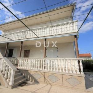 ZADAR, ZEMUNIK - PRILIKA! Renovirana obiteljska kuća