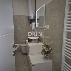 ZADAR, ZEMUNIK - PRILIKA! Renovirana obiteljska kuća