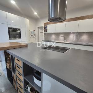 ZADAR, ZEMUNIK - PRILIKA! Renovirana obiteljska kuća