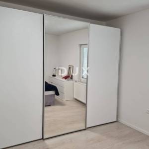 ZADAR, ZEMUNIK - PRILIKA! Renovirana obiteljska kuća