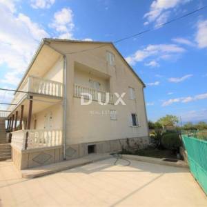 ZADAR, ZEMUNIK - PRILIKA! Renovirana obiteljska kuća