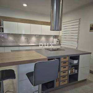 ZADAR, ZEMUNIK - PRILIKA! Renovirana obiteljska kuća