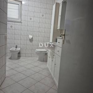 ZADAR, ZEMUNIK - PRILIKA! Renovirana obiteljska kuća