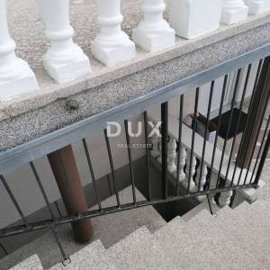 ZADAR, ZEMUNIK - PRILIKA! Renovirana obiteljska kuća