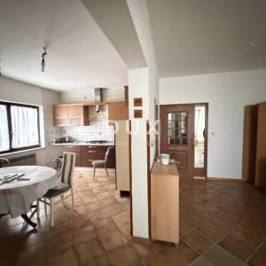 ZADAR,PLOVANIJA – Fleksibilan poslovni prostor 200 m²