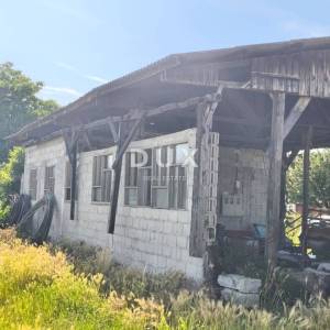 ZAGREB, BOROVJE - Zemljište u zelenoj oazi – idealno za obiteljsku kuću s bazenom