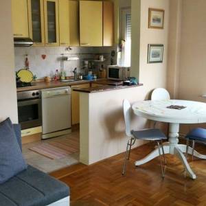 Zagreb-Gornja Kustošija, 2S stan s loggiom 52m2, mirna lokacija