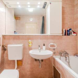 Zagreb-Trešnjevka, 2-sobni stan 59m2 sa spremištem, odlična lokacija