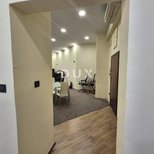 ZAGREB, TRNJE - Peterosoban s dva odvojena ulaza na vrhunskoj lokaciji