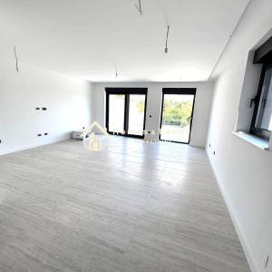 Zagreb,Remete,5-soban  dvoetažni stan 181m2 s velikm vrtom i bazenom