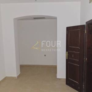 Zakup, Rijeka, Brajda, dvoetažni poslovni prostor, 566.45m2