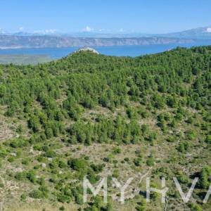 Zemljište s panoramskim pogledom i kućicom