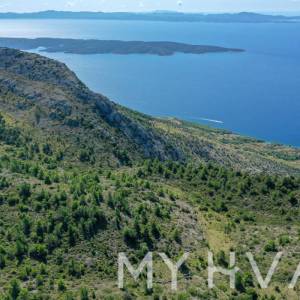 Zemljište s panoramskim pogledom i kućicom