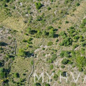 Zemljište s panoramskim pogledom i kućicom
