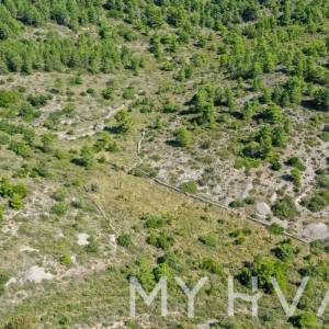 Zemljište s panoramskim pogledom i kućicom