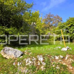 Zemljište s upisanim i ucrtanim objektima, 2.000 m2, Krivi put, Senj