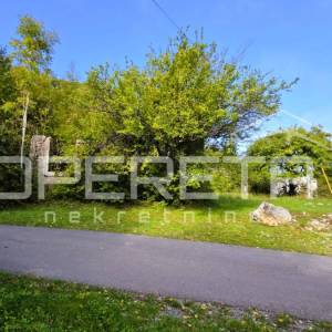 Zemljište s upisanim i ucrtanim objektima, 2.000 m2, Krivi put, Senj