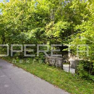 Zemljište s upisanim i ucrtanim objektima, 2.000 m2, Krivi put, Senj