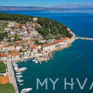 Zemljište sa projektom vile u Jelsi