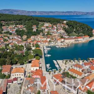 Zemljište sa projektom vile u Jelsi