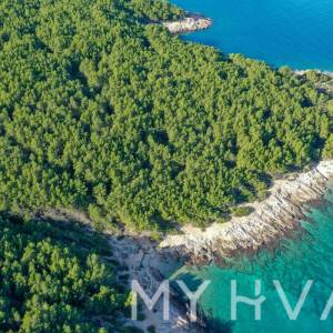 Zemljište u Vrboskoj sa mogućnošću gradnje