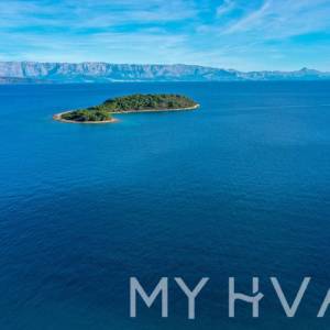 Zemljište u Vrboskoj sa mogućnošću gradnje